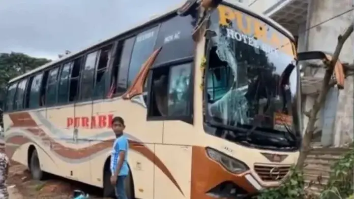 চট্টগ্রাম-কক্সবাজার মহাসড়কে দুই বাসের সংঘর্ষ, প্রাণ গেল কলেজ ছাত্রীর