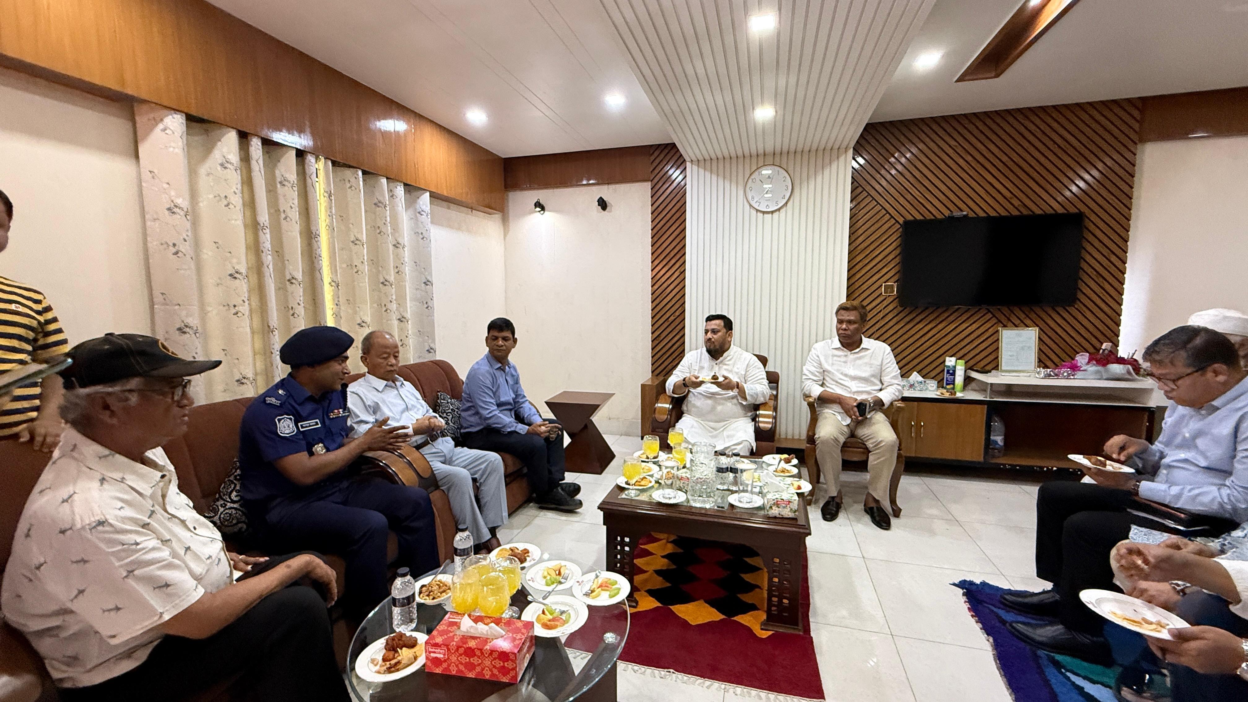 বান্দরবানে প্রতিমন্ত্রী মীর মোহাম্মদ হেলাল উদ্দীনকে বিএনপির ফুলেল শুভেচ্ছা